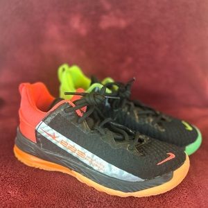 Nike LeBron XVIII SoundWave Kids Shoe. Size 1Y